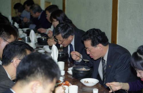 국정홍보처 직원 삼계탕 오찬 이미지