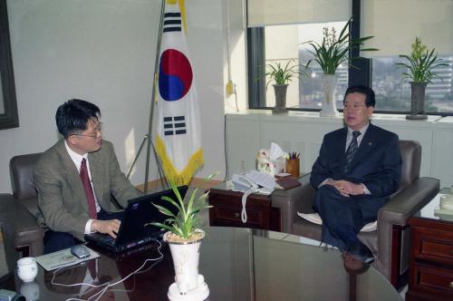 정순균 국정홍보처장 신문기자협회와 인터뷰 이미지