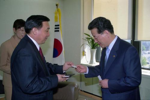정순균 국정홍보처장 인민일보 사장 접견 이미지