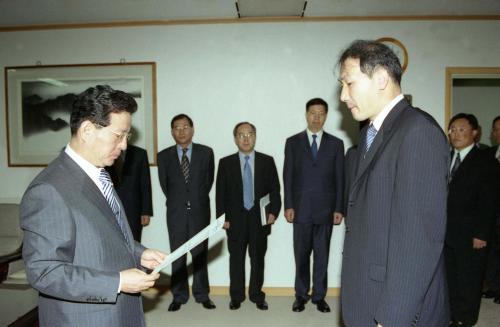 정순균 국정홍보처장 조우영 외 2명 임명장 수여식 이미지