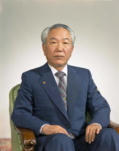 신현확 국무총리 인물 이미지