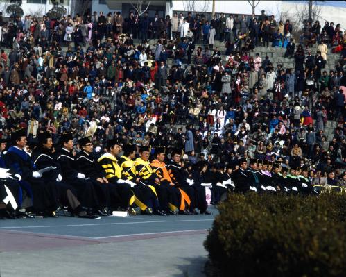 경희대학교 졸업식(1980년) 이미지