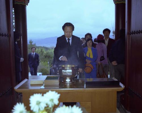 충무공 이순신 제435주년 탄신 일반인 분향 및 현충사 전경 이미지