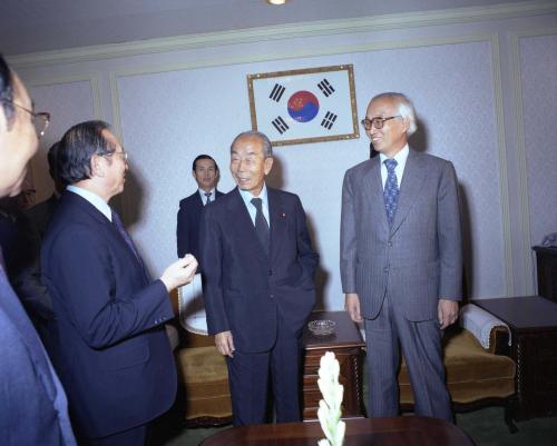 남덕우 국무총리 후꾸다 전 일본 수상 접견 이미지
