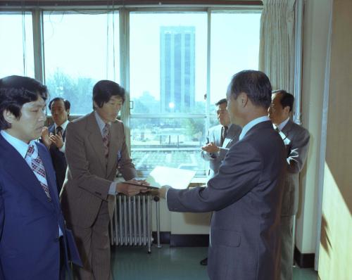 이광표 문화공보부 장관 국립극장 설립30주년 유공자 표창장 수여식 이미지