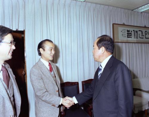 김은호 문화공보부 차관 일본 언론인 접견 이미지
