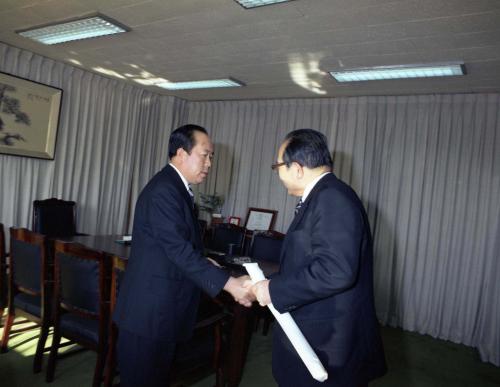 김은호 문화공보부 차관 중국인 화가 접견 이미지