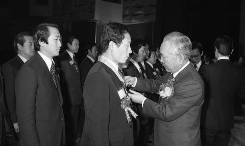 신현확 국무총리 노동절 기념식 참관 이미지