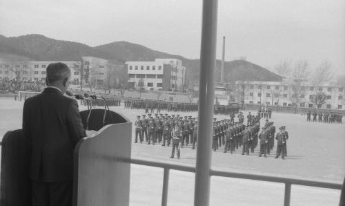 신현확 국무총리 경찰종합학교 졸업식 참관 이미지