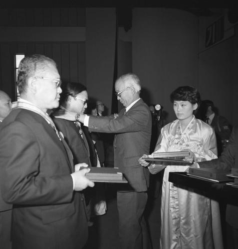 남덕우 국무총리 대한적십자사 창립 75주년 기념식 참관 이미지