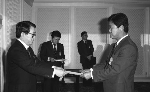 김경원 청와대 비서실장 비서실 근무직원 63명 임명장 수여식 이미지