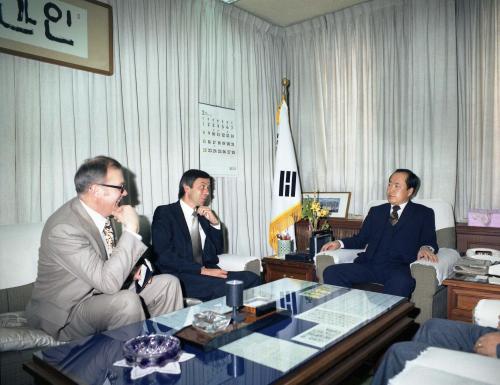 김은호 문화공보부 차관 영국 루터교 목사 접견 이미지