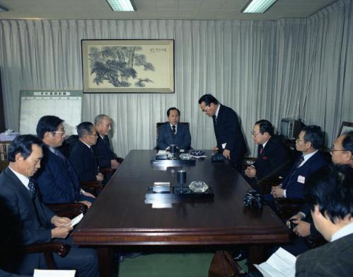 김은호 문화공보부 차관 일본 언론인 접견 이미지