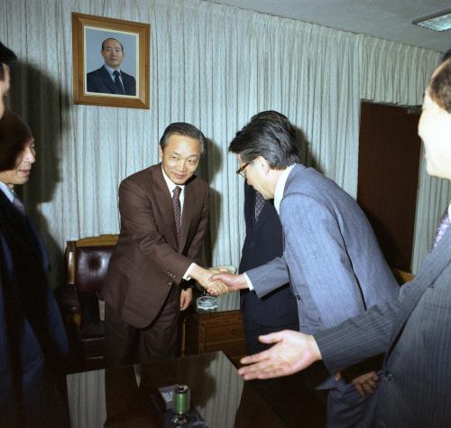 이광표 문화공보부 장관 재일교포 사학자 일행 접견 이미지