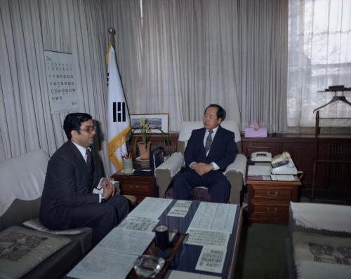 김은호 문화공보부 차관 인도 언론인 접견 이미지
