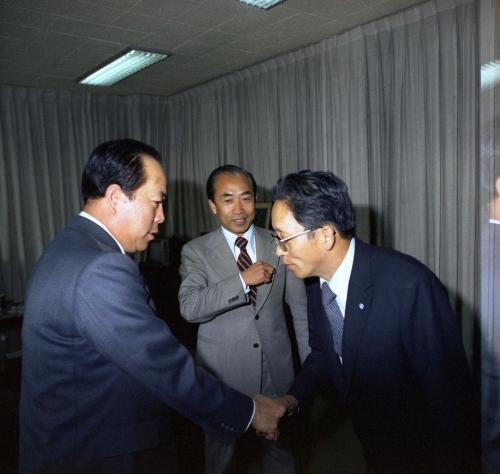 김은호 문화공보부 차관 일본 언론인 접견 이미지