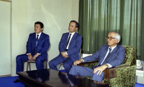 남덕우 국무총리 국풍 '81 행사장 시찰 이미지