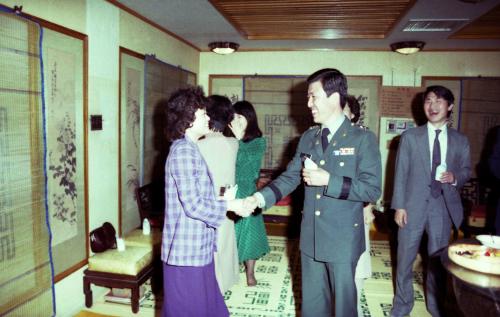 허화평 보좌관 주최 황진하 중령 위한 만찬 및 기념 촬영 이미지