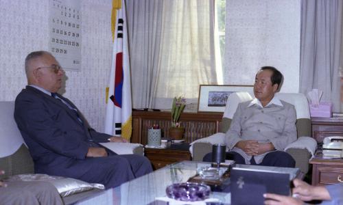 김은호 문화공보부 차관 터키 예비역장군 접견 이미지
