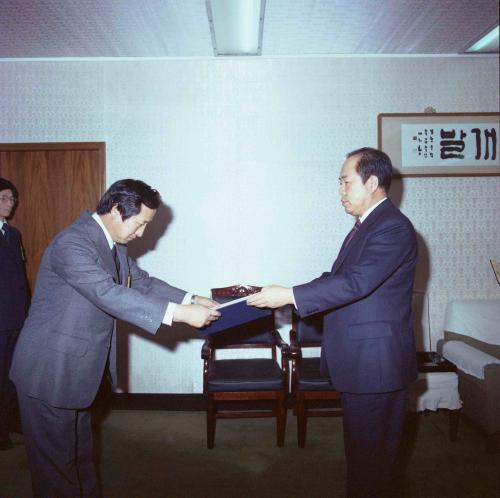 사회정화위원 감사장 수여(김중곤 외 3명) 이미지