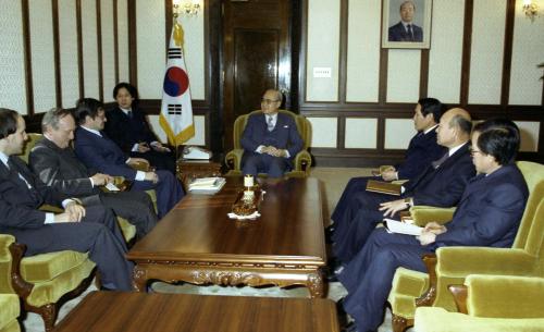 유창순 국무총리서리 프랑스 특사 접견 이미지