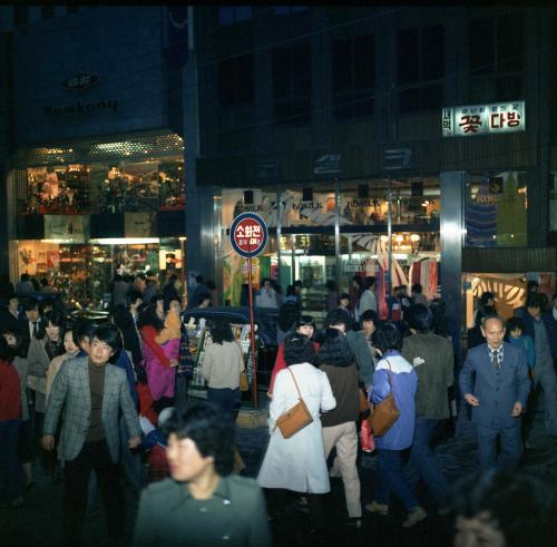 명동 야경 이미지