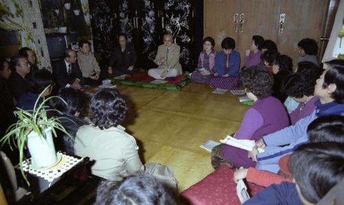 유창순 국무총리 반상회 참석 이미지