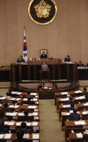 유창순 국무총리 제110회 국회개원식 참석 이미지