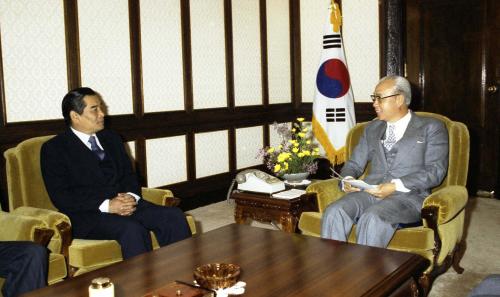 유창순 국무총리 버마대사 접견 이미지
