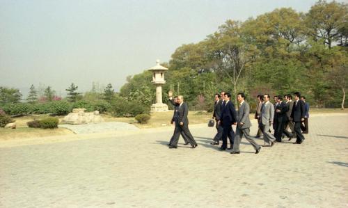 유창순 국무총리 경주박물관 시찰 이미지