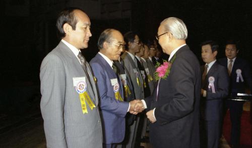 유창순 국무총리 재향군인회 30주년 기념식 참석 이미지