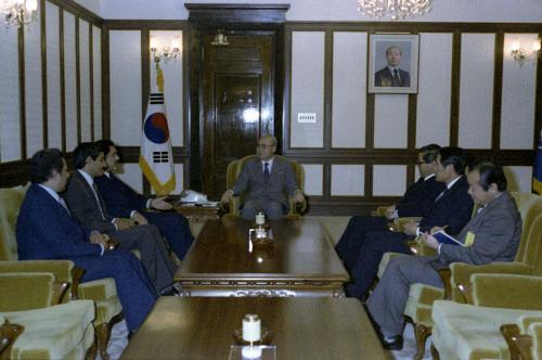 유창순 국무총리 사우디아라비아 경제 차관 접견 이미지