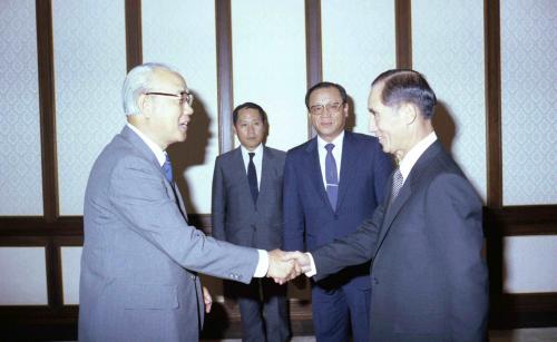 유창순 국무총리 자유중국 원호처장 접견 이미지