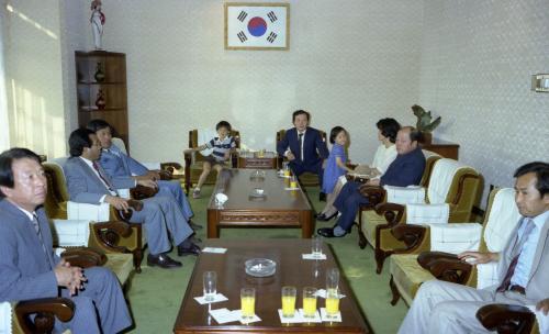 허문도 문화공보부 차관 출국 이미지