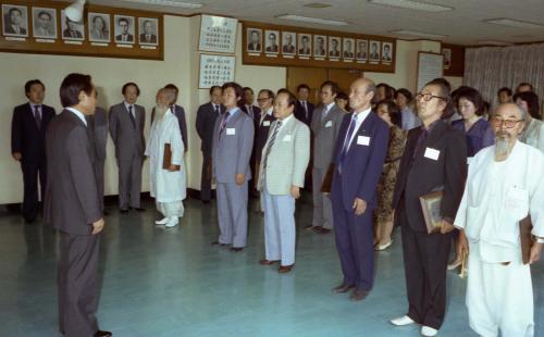 이진희 문화공보부 장관 한ㆍ미 수교 100주년 특별 전시회 유공자 포상식 이미지