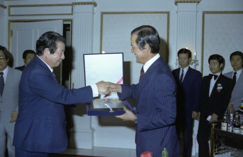 김상협 국무총리서리 퇴임 국무총리(유창순), 퇴임 장관(재무부, 법무부, 동자부) 위한 만찬 이미지