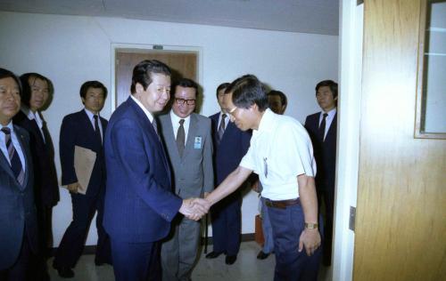 김상협 국무총리서리 대덕표준연구단지 시찰 이미지