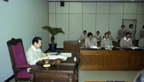 김상협 국무총리서리 제2종합청사에서 첫 국무회의 이미지