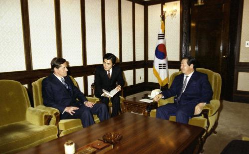 김상협 국무총리 주한 스웨덴대사 이임 접견 이미지