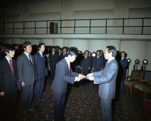 1982년 12월 월례조회 및 직원 포상 이미지