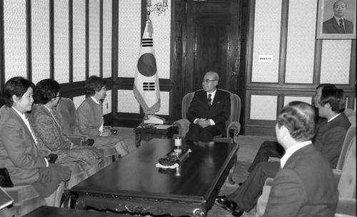 유창순 국무총리 한국여성단체협의회 회장 접견 이미지
