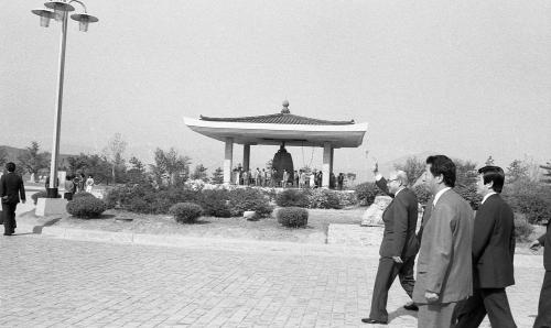유창순 국무총리 경주박물관 시찰 이미지