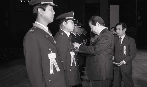 김상협 국무총리 제37주년 경찰의 날 기념식 참석 이미지