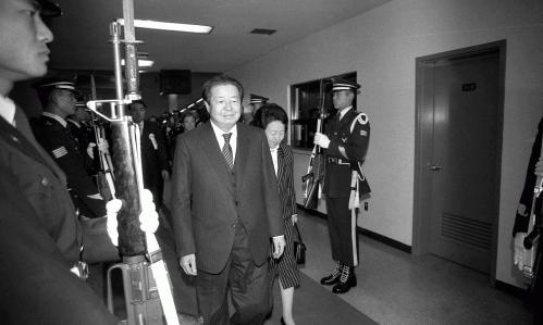 김상협 국무총리 남미 순방 입국 이미지