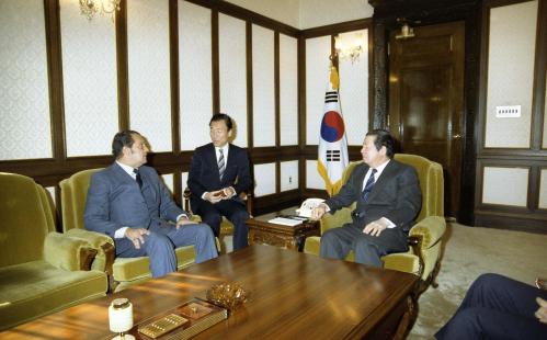김상협 국무총리 파나마대사 접견 이미지