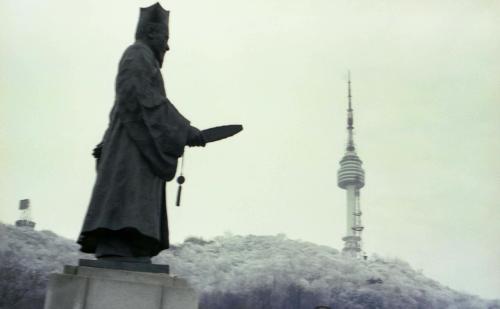 남산타워 설경 이미지