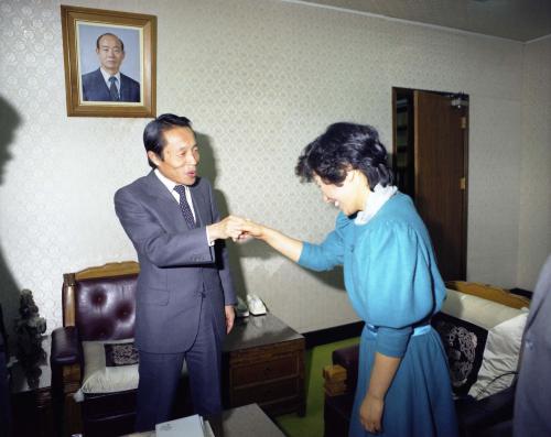 이진희 문화공보부장관 필리핀 아시아영화제 참가자 접견 이미지