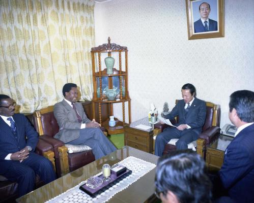 가봉 공보상장관 이진희 문화공보부장관 예방 이미지
