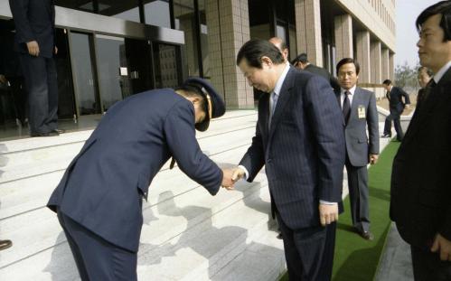 김상협 국무총리 제2종합청사 시찰 이미지