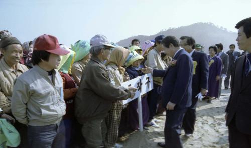 김상협 국무총리 양화교-행주대교 제방축조기공식 참석 이미지